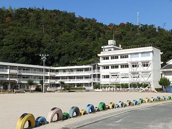 広島市立上温品小学校？637m