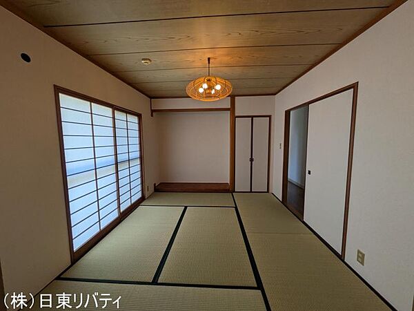やっぱり落ち着く和室もあります。