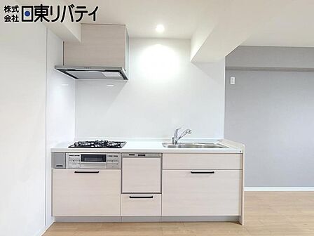 シンプルで使いやすい設計のキッチン。毎日の料理が快適に。