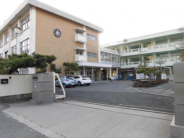 熊野町立熊野第三小学校まで178m（徒歩3分）