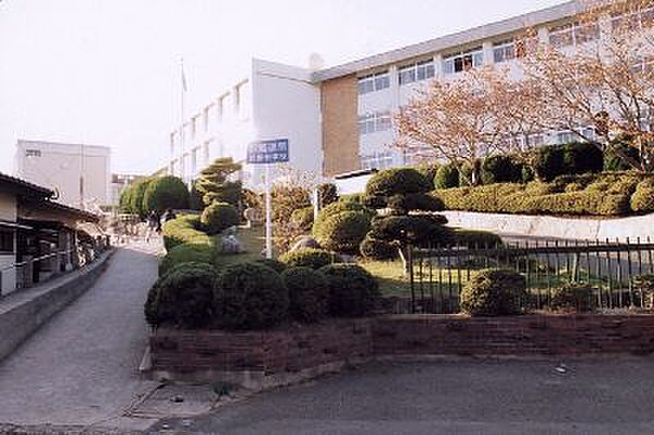 熊野町立熊野中学校まで1915m（徒歩24分）
