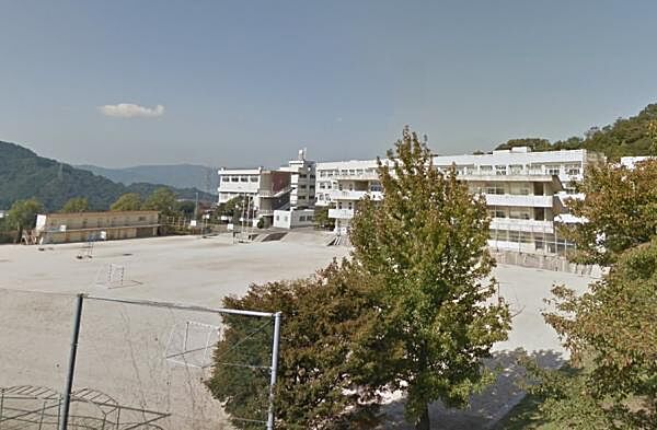 広島市立戸坂中学校まで1253m（徒歩16分）
