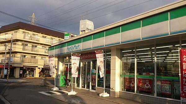 ファミリーマート 祇園一丁目店まで196m（徒歩3分）