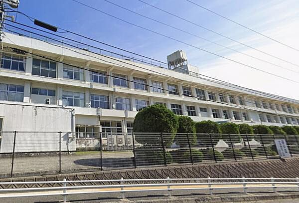 広島市立亀山中学校まで1316m（徒歩17分）