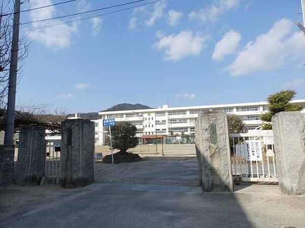 熊野町立熊野第一小学校まで720m（徒歩9分）