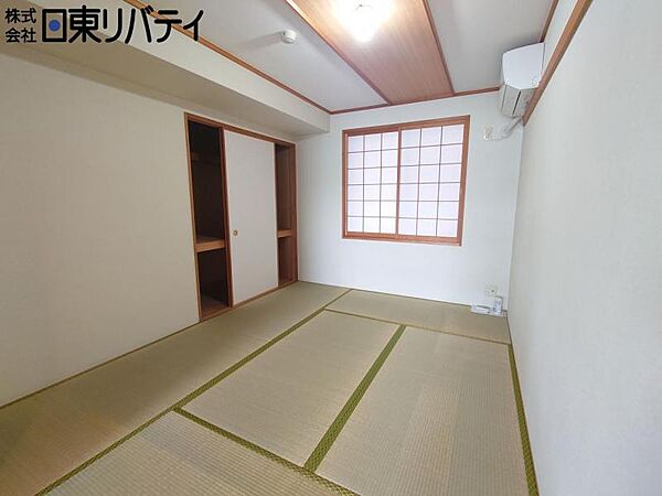 やっぱり落ち着く和室もあります。