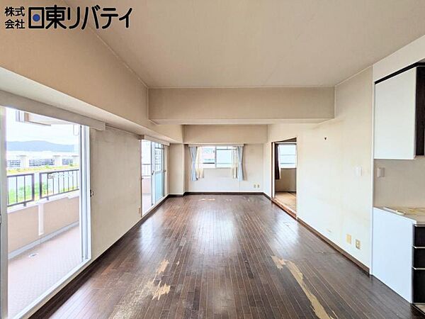 陽射したっぷり東南角住戸の明るいお住まい
