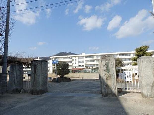 熊野町立熊野第一小学校？565m