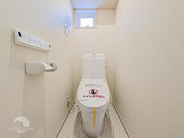 ウォシュレット、保温機能付き便座など充実の設備です　お掃除がしやすくストレスフリー！