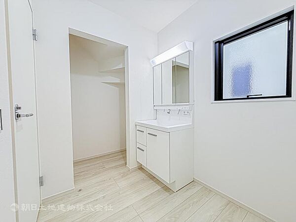 住みやすさとデザイン性を両立させた欲張りな住宅が登場しました　相反しがちなことが相互作用でより良質に！本物だけが表現することができる質の高い機能美はよきものをつなげた古くからの伝統と最新技術の結晶です