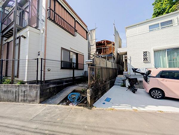 開放感があり日当りも良好です！目の前に広がる開放感とゆとり。暮らしの夢を育む住まいがここにあります！穏やかな風と陽光を導き、プライバシーに配慮された設計プランで居住性を一段と心地よいものにしています！