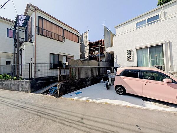 開放感があり日当りも良好です！目の前に広がる開放感とゆとり。暮らしの夢を育む住まいがここにあります！穏やかな風と陽光を導き、プライバシーに配慮された設計プランで居住性を一段と心地よいものにしています！