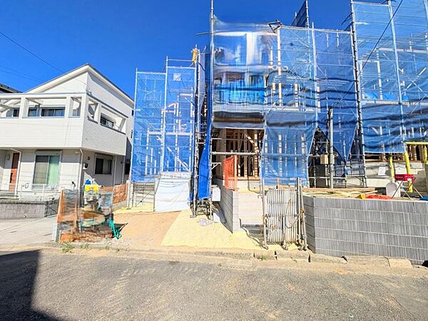 開放感があり日当りも良好です！目の前に広がる開放感とゆとり。暮らしの夢を育む住まいがここにあります！穏やかな風と陽光を導き、プライバシーに配慮された設計プランで居住性を一段と心地よいものにしています！