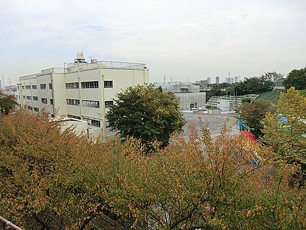 横浜市立上末吉小学校まで約1410ｍ