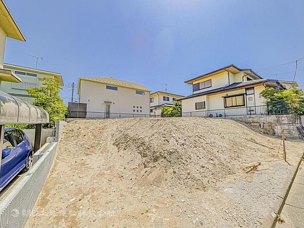 【外観】閑静な住宅地で子育て世帯の方はきっと喜んで頂ける環境。毎日のお散歩も快適な緑に恵まれたエリア