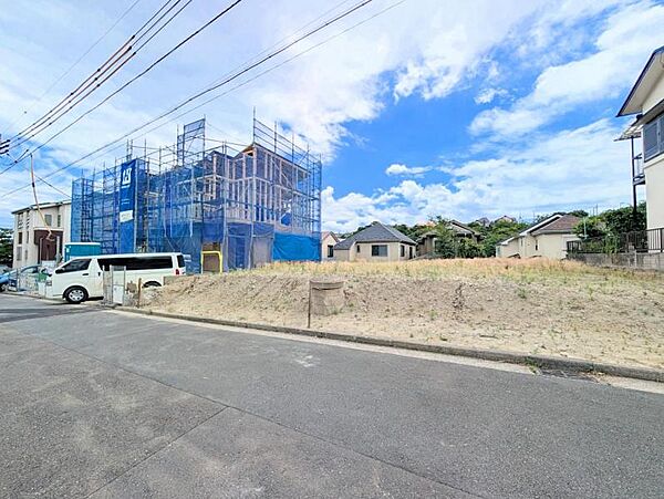 毎日のお散歩も楽しく緑に恵まれた静かな住環境となります！！！伸び伸びスローライフを叶えてくれる物件！自然豊富な季節の移ろいを身近に感じられる環境は空間に彩りを添えておしゃれな住空間を作り上げます！