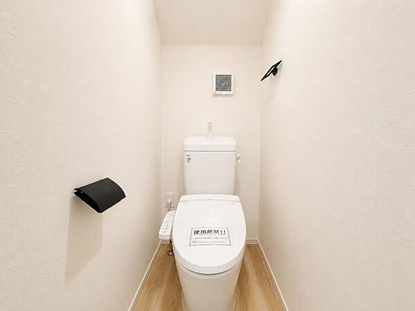 【トイレ】ウォシュレット、保温機能付き便座など充実の設備です　お掃除がしやすくストレスフリー！！