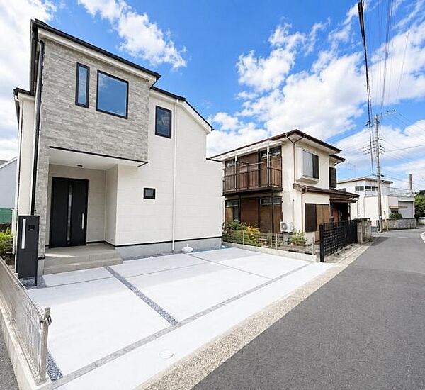 落ち着いた街並みと緑の潤いを感じる住環境です！！魅力的です！穏やかな毎日をゆったり楽しめそうです！！周辺の雰囲気や生活動線も住まい選びの大切なポイントです。ご案内時に街の魅力もご確認ください！
