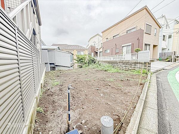 毎日のお散歩も楽しく緑に恵まれた静かな住環境となります！！！伸び伸びスローライフを叶えてくれる物件！自然豊富な季節の移ろいを身近に感じられる環境は空間に彩りを添えておしゃれな住空間を作り上げます！