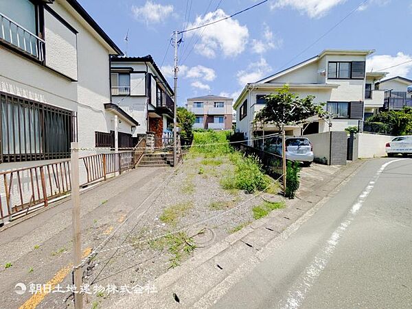 落ち着きのある身近で安心感のある住環境がとてもすてきです！！！小さなお子様にも安心感が広がります！！！前面道路や周辺の落ち着きも暮らしやすさにつながります。現地の雰囲気をぜひご体感くださいませ！