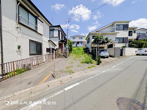 毎日のお散歩も楽しみになる緑豊かな住環境で心安らぎます！！！休日のお散歩も心から楽しくなりそうです！自然の潤いを身近に感じられる環境は、日々の暮らしにこころに彩りとやすらぎを添えてくれそうです。