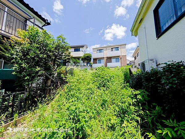 落ち着いた街並みと緑の潤いを感じる住環境です！！魅力的です！穏やかな毎日をゆったり楽しめそうです！！周辺の雰囲気や生活動線も住まい選びの大切なポイントです。ご案内時に街の魅力もご確認ください！