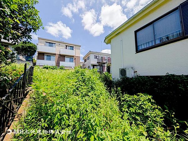 落ち着いた雰囲気の穏やかな住環境、周辺や道路なども魅力です。環境は日々の暮らしの安心感に繋がります。ぜひ現地にて周辺環境や街並みの雰囲気などをご確認ください！！現場でこそ伝わる魅力をご体感ください！！