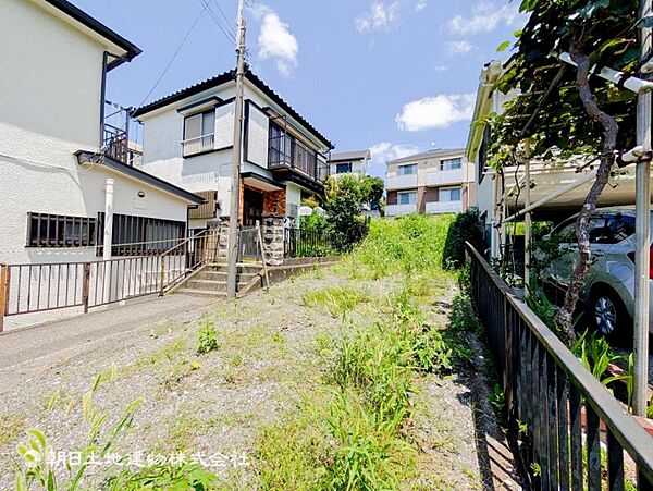 休日の散歩も楽しめる豊かな周辺の環境がくつろぎをくれます！！気分転換の散歩もゆったり楽しめそうです！近隣の公園や歩きやすい街並みなど、楽しみも広がりより豊かな充実した生活をおくれそうです。