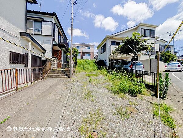 住宅街が広がる穏やかなロケーションとのびのびとした空気感！！落ち着きある毎日を静かに育んでくれます！住宅宅街ならではのおだやかな空気感が魅力です。落ち着いた暮らしを想像しながら現地をご覧ください！