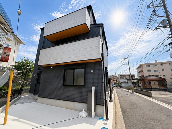 家の良し悪しだけではなく周辺環境も重要なポイントとなります！ご案内時に周辺環境もご案内いたします！流行に左右されず将来にわたって価値が継続する佇まい！良好な住環境が保たれたエリアで新生活を過ごせます