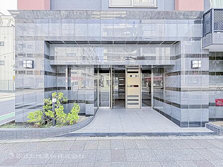 開放感があり日当りも良好です!目の前に広がる開放感とゆとり。暮らしの夢を育む住まいがここにあります!穏やかな風と陽光を導き、プライバシーに配慮された設計プランで居住性を一段と心地よいものにしています!