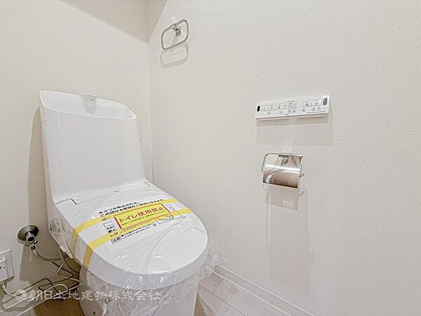 【トイレ】ウォシュレット、保温機能付き便座など充実の設備です　お掃除がしやすくストレスフリー！！