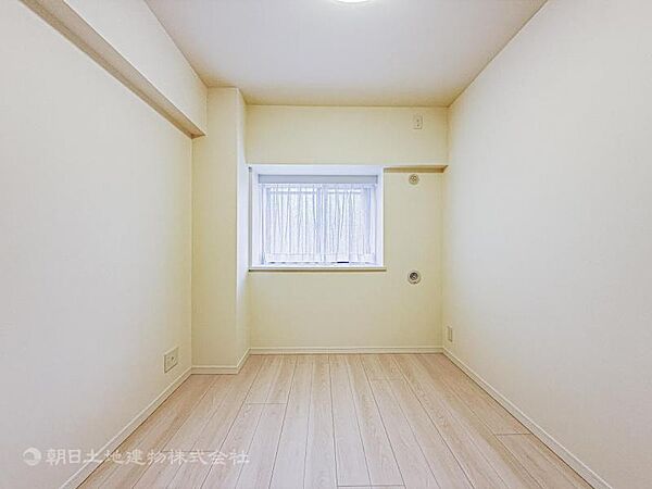 居室はひとり時間を過ごせる安らげるお部屋として活用できます！収納スペースあり！荷物が多くても十分！！ベッドや勉強机、テレビなどを置きたい場合におすすめ！！過ごす時間が長くてもゆったり過ごせそうですね！