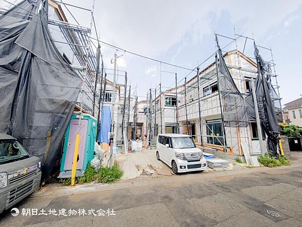 落ち着いた街並みと緑の潤いを感じる住環境です！！魅力的です！穏やかな毎日をゆったり楽しめそうです！！周辺の雰囲気や生活動線も住まい選びの大切なポイントです。ご案内時に街の魅力もご確認ください！
