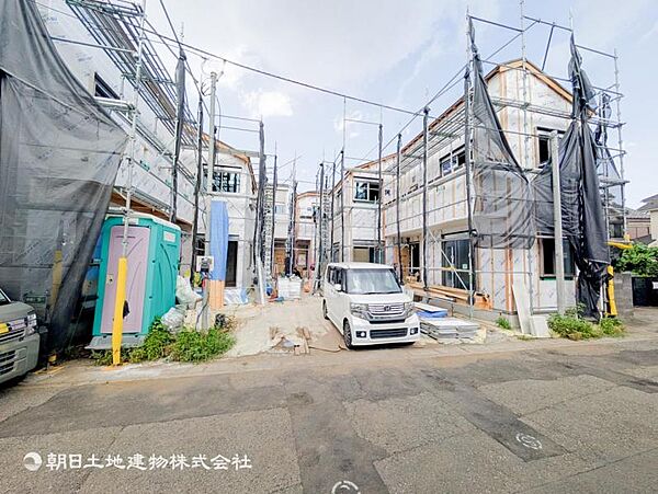 空を広く感じられる開放感が魅力の立地環境がおすすめです！陽射しと風が日々の暮らしを彩ります！！！現地では街並みや道路の雰囲気もご確認いただけます。現地で新生活を想像しながらぜひご覧ください。