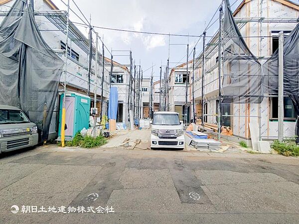 落ち着いた街並みと緑の潤いを感じる住環境です！！魅力的です！穏やかな毎日をゆったり楽しめそうです！！周辺の雰囲気や生活動線も住まい選びの大切なポイントです。ご案内時に街の魅力もご確認ください！