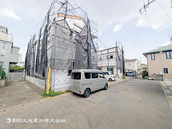 落ち着いた街並みと緑の潤いを感じる住環境です！！魅力的です！穏やかな毎日をゆったり楽しめそうです！！周辺の雰囲気や生活動線も住まい選びの大切なポイントです。ご案内時に街の魅力もご確認ください！