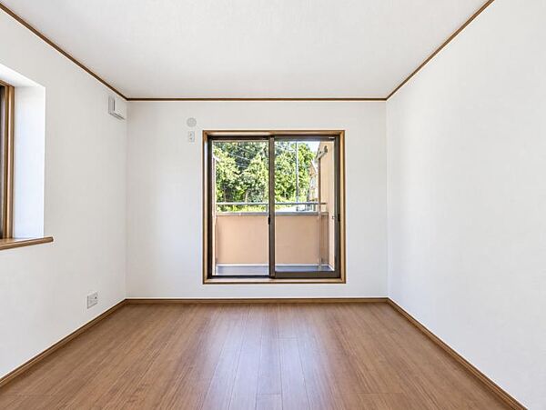 居室はひとり時間を過ごせる安らげるお部屋として活用できます！収納スペースあり！荷物が多くても十分！！ベッドや勉強机、テレビなどを置きたい場合におすすめ！！過ごす時間が長くてもゆったり過ごせそうですね！