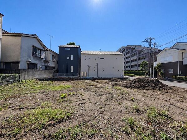 陽射しと心地よい風を感じる開放的な住環境です！快適ですね！！開放感ある日常をゆったり過ごせそうです！開放感や陽当たりは現地で感じたい大切な要素です。周辺の雰囲気も含めて新生活を想像ください！