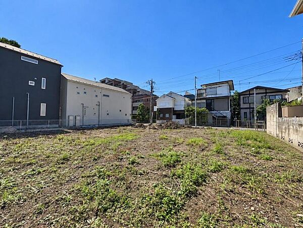 落ち着いた雰囲気の穏やかな住環境、周辺や道路なども魅力です。環境は日々の暮らしの安心感に繋がります。ぜひ現地にて周辺環境や街並みの雰囲気などをご確認ください！！現場でこそ伝わる魅力をご体感ください！！