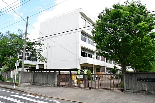 鶴ヶ島市立富士見中学校（240m）