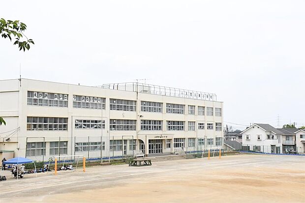 狭山市立入間川東小学校（850m）