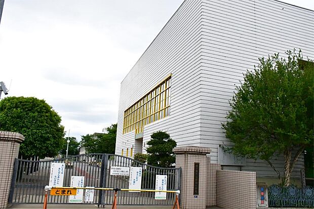 鶴ヶ島市立新町小学校(1300m)