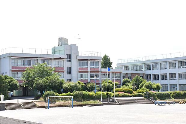 狭山市立富士見小学校（1300m）
