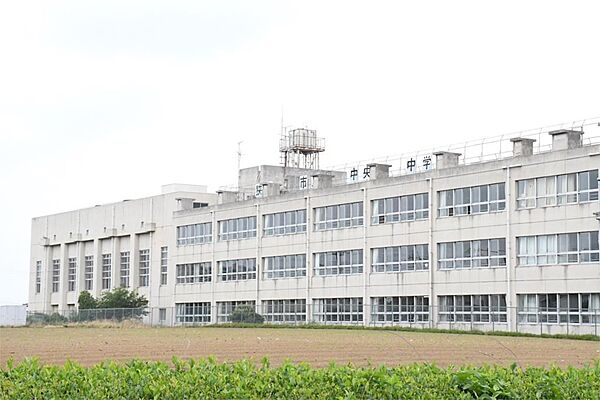 狭山市立中央中学校（2421m）
