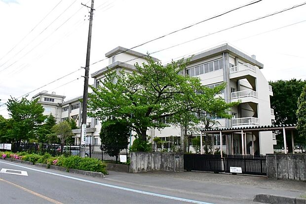 鶴ヶ島市立藤中学校(750m)