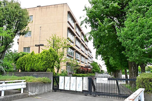 鶴ヶ島市立南中学校（1360m）