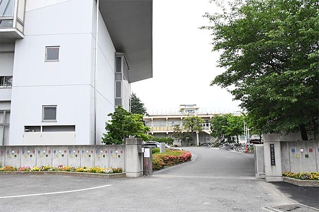 狭山市立西中学校(468m)