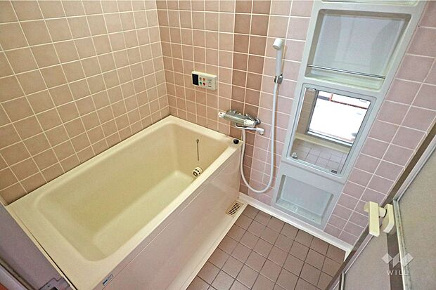 浴室は追い焚き付き！ご家族の生活リズムがバラバラのご家庭でも湯船に入りやすく安心ですね！