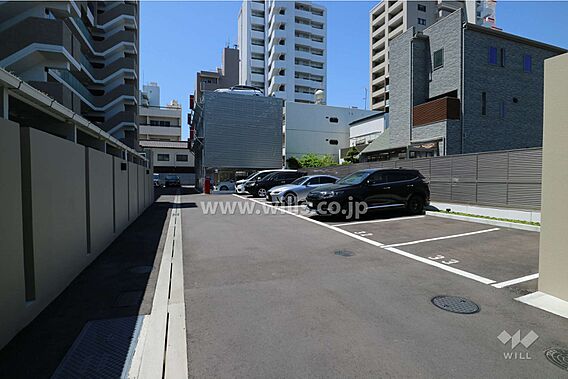 敷地内駐車場(...